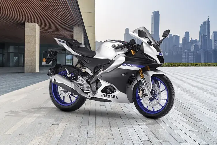 Yamaha R15 V4 M metalic grey
